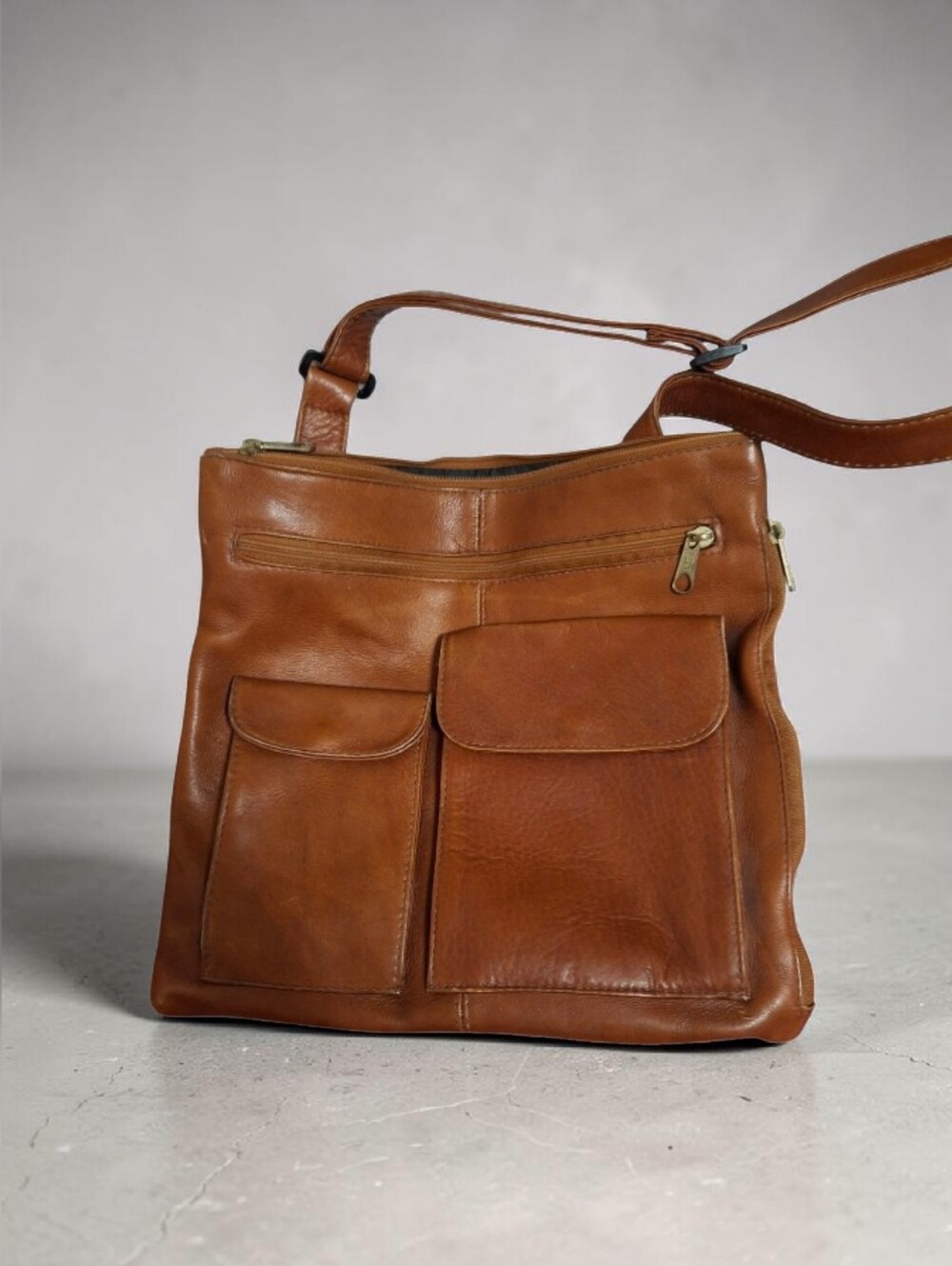 Hobo brand Vintage leather messenger crossbody bag 12"×11"